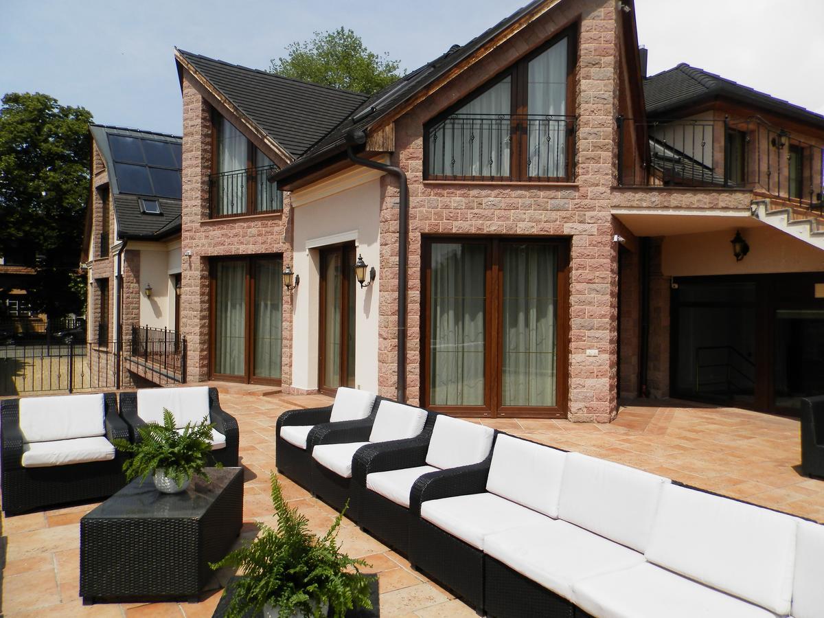 Nagyret Panzio Eger Bed & Breakfast ภายนอก รูปภาพ