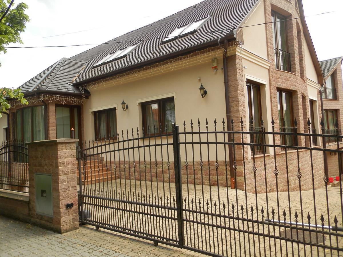 Nagyret Panzio Eger Bed & Breakfast ภายนอก รูปภาพ