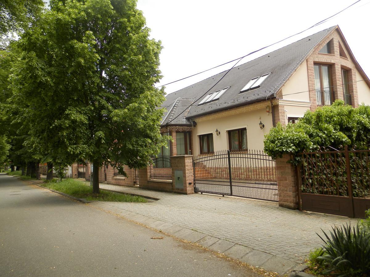 Nagyret Panzio Eger Bed & Breakfast ภายนอก รูปภาพ