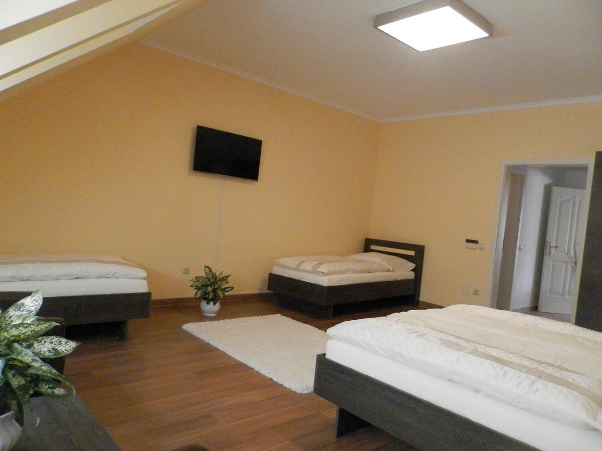 Nagyret Panzio Eger Bed & Breakfast ภายนอก รูปภาพ
